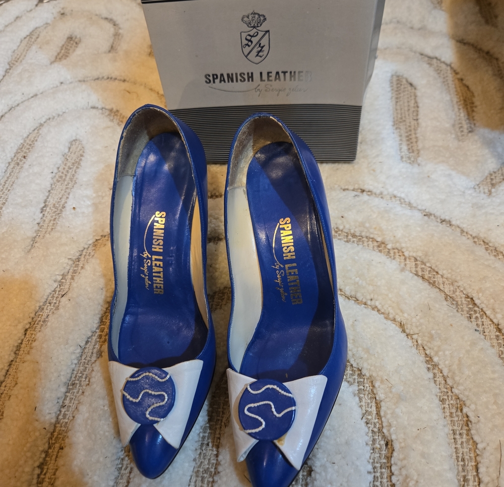 Spanish Leather Blue and White Pointed Toe Pumps